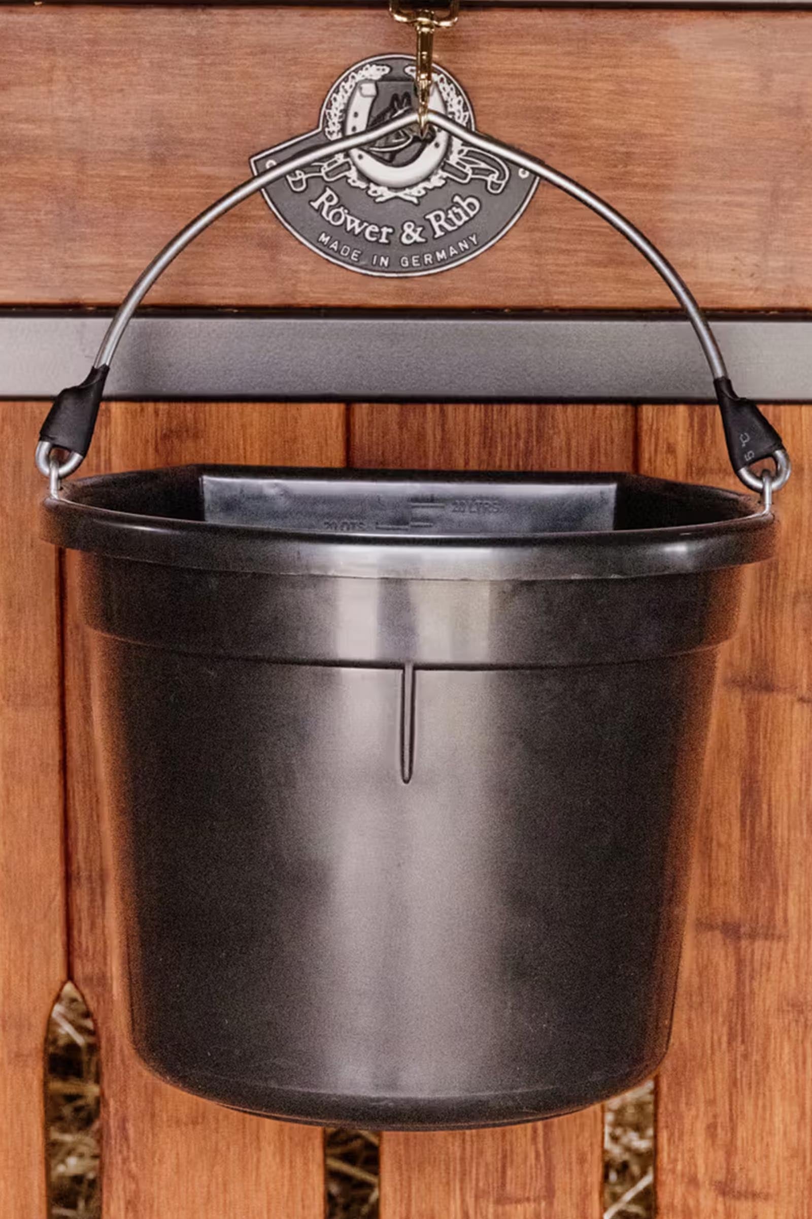 Grooming Deluxe Water Bucket, 18 L Horse Feeders & Waterers