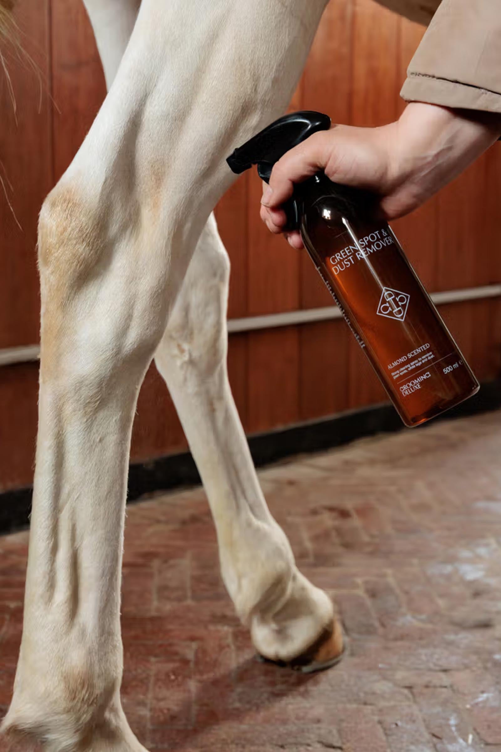 Grooming Deluxe Green Spot & Dust Remover Almond, 500 ml Horse Health Care